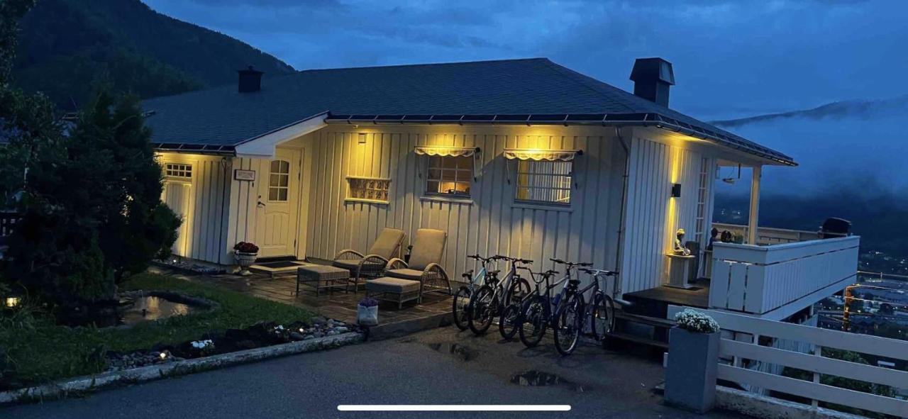 B&B I Flott Utsiktseiendom Otta Kültér fotó